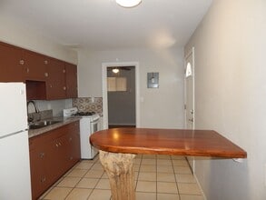 Building Photo - Available NOW! Private 1 bedroom with AC