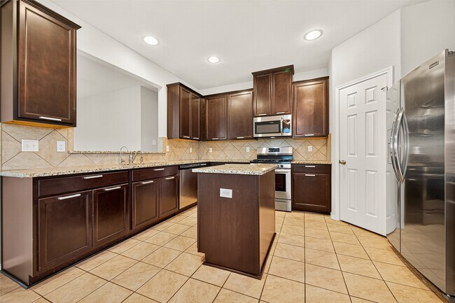 Building Photo - 7219 Victorville Dr