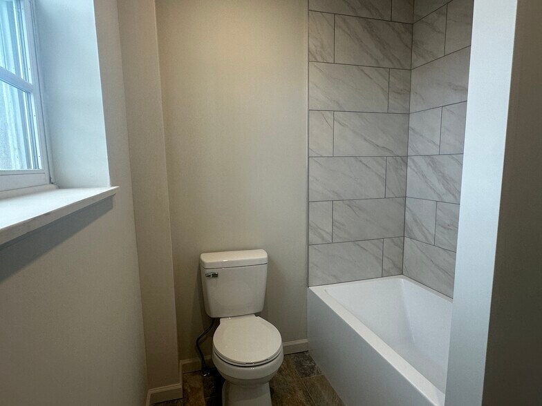 Building Photo - 1326 Morton Ave