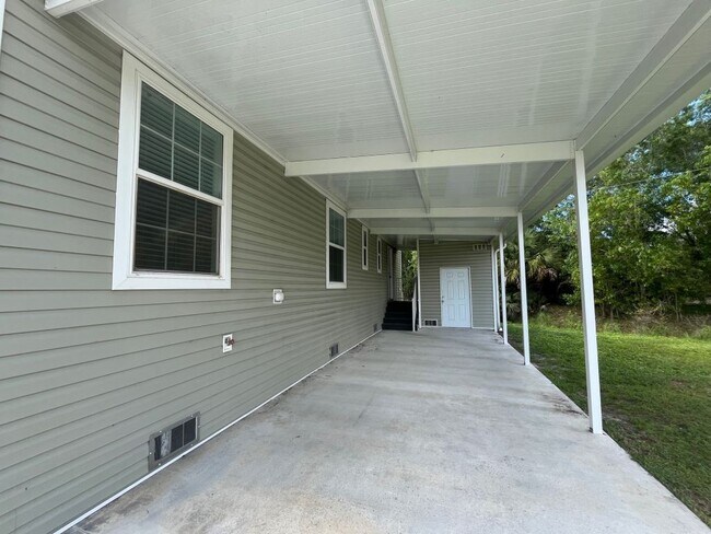 Building Photo - 172 Eland Dr