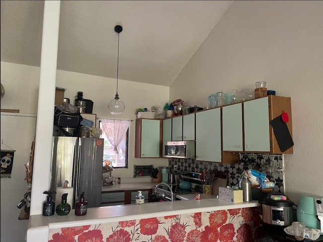 Building Photo - 15 Kulanihakoi St