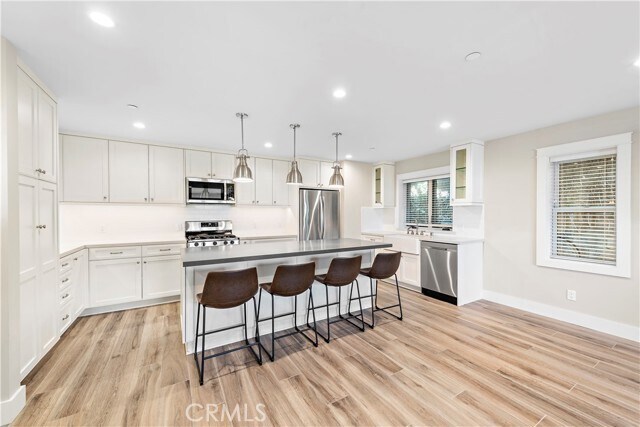 Building Photo - 826 Cliff Dr