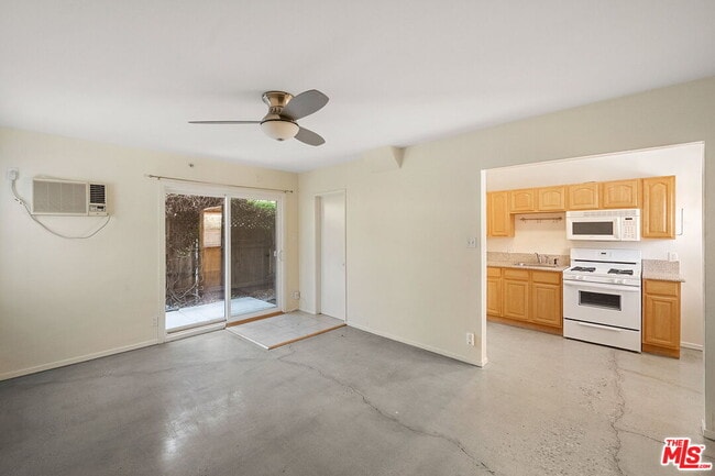 Primary Photo - 2235 1/2 Laverna Ave