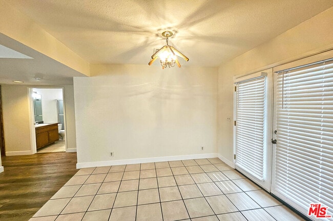 Building Photo - 7556 Thousand Oaks Dr