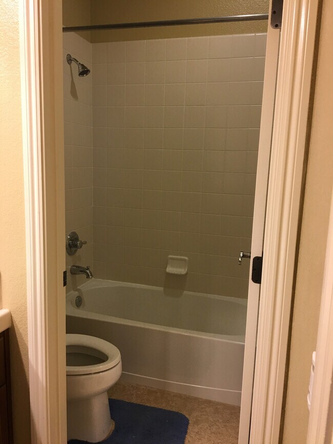 Building Photo - Gorgeous Folsom Home close to shopping,schools, and more!