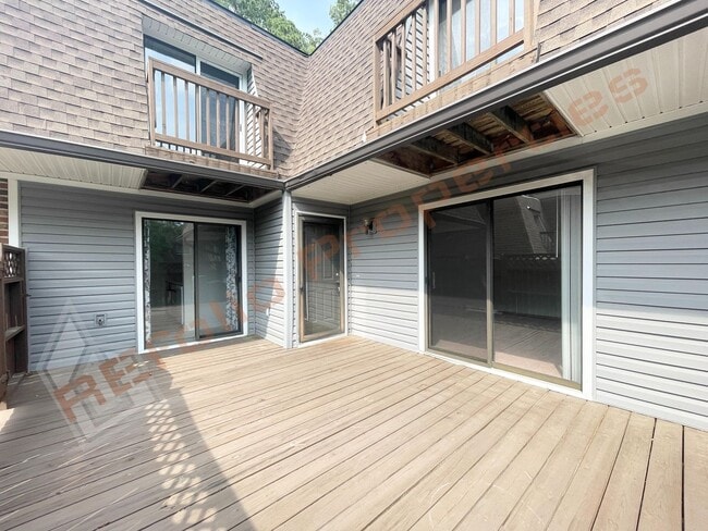 Building Photo - Beautiful 2 bedroom 2.5 bath Condo w/ Reserved Parking Space @ Finley Forest, Chapel Hill, Availa...