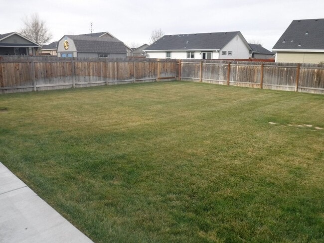 Building Photo - Awesome Caldwell 3 bed, 2 bath cutie!