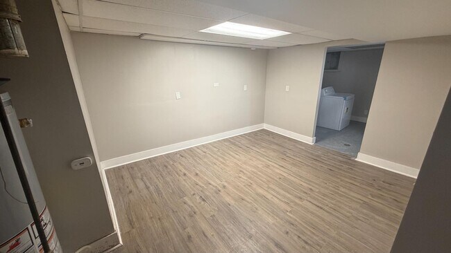 Building Photo - 1430 Golden Dr