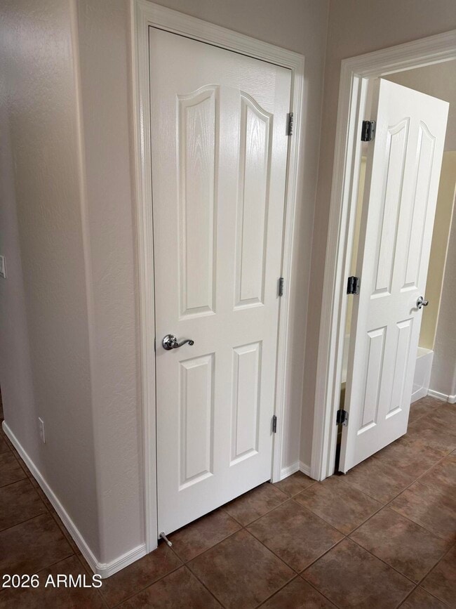 Building Photo - 2667 E Canyon Creek Dr