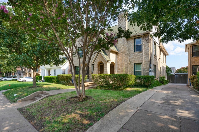 Building Photo - 5926 La Vista Dr