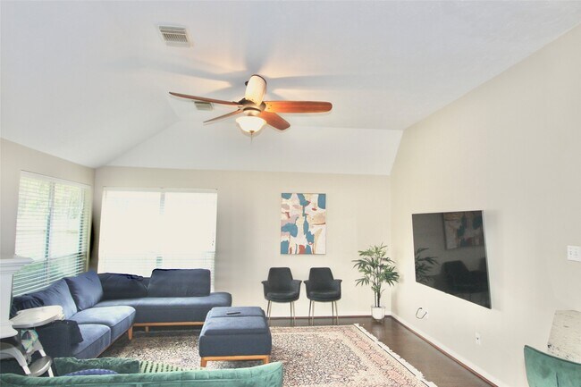 Building Photo - 1107 Woodley Bend