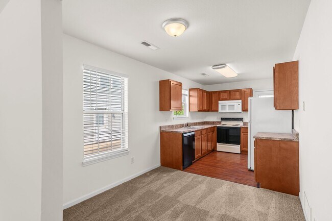 Building Photo - 2612-2614 Northampton Dr.