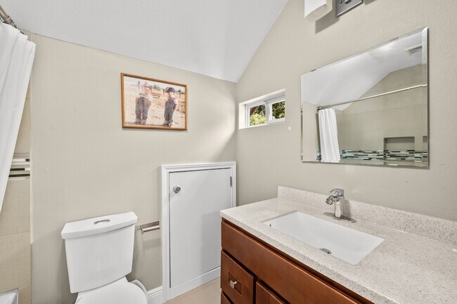 Building Photo - 43 Hickory Oak Dr