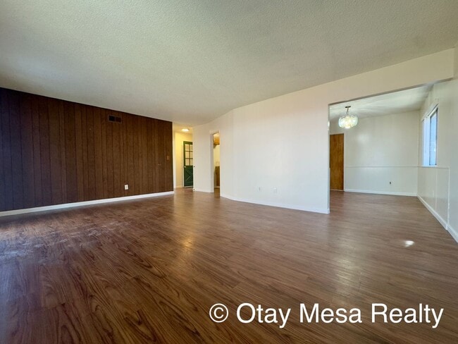 Building Photo - Charming 3-Bedroom Home with Expansive Outdoor Space