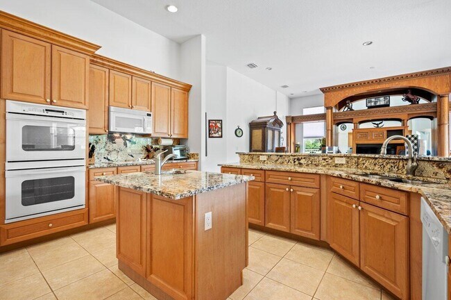 Building Photo - 11727 Paradise Cove Ln