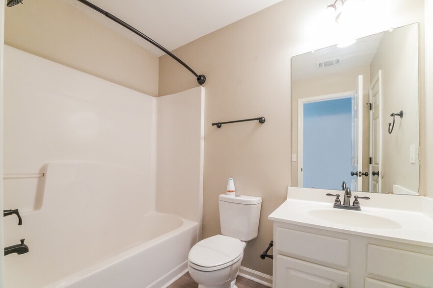 Building Photo - 5432 The Vyne Ave