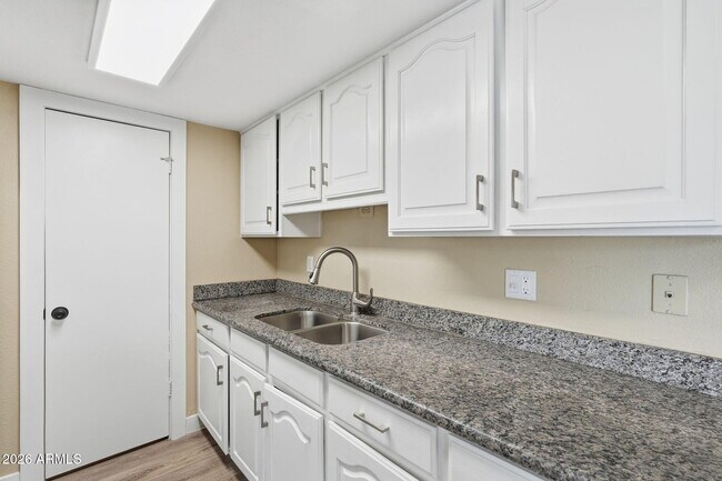 Building Photo - 8432 N 34th Dr