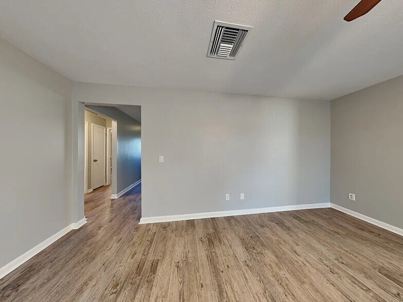 Building Photo - 611 Rosemarie Ave
