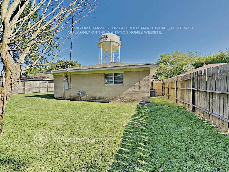 Building Photo - 2705 Coy Dr