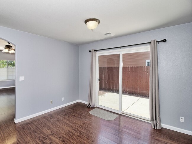 Building Photo - Lovely 3 bedroom, 2 bath home for rent in ...