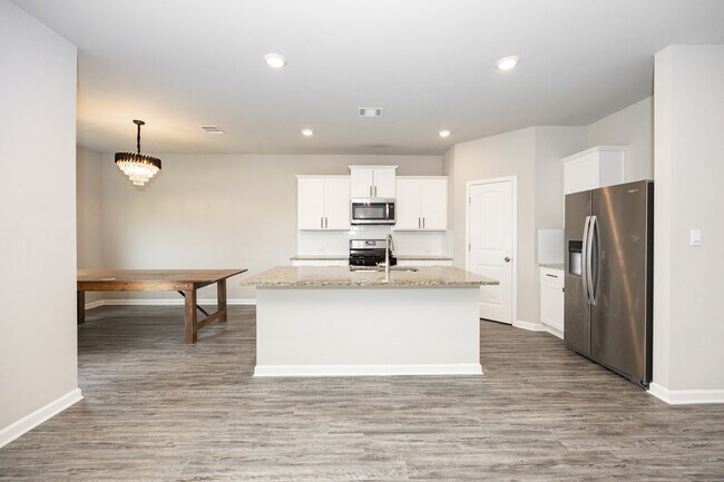 Building Photo - 13667 Willamette Wy