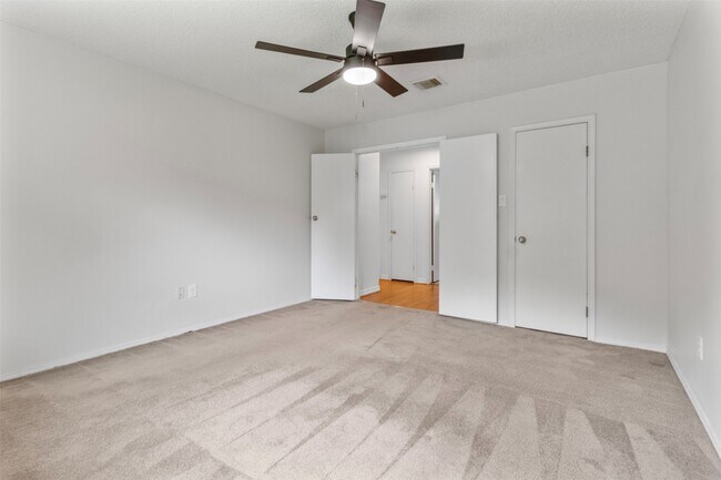 Building Photo - 16319 Pitch Pine Dr