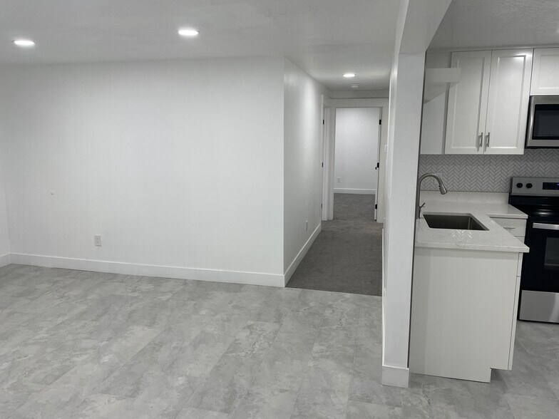 Building Photo - 3331 E 700 S