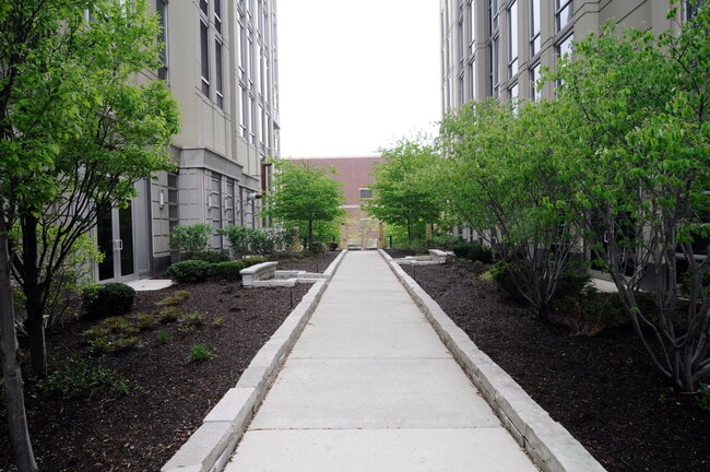 Building Photo - 700 N Larrabee St