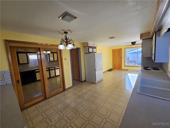 Building Photo - 39 Lennox Ave