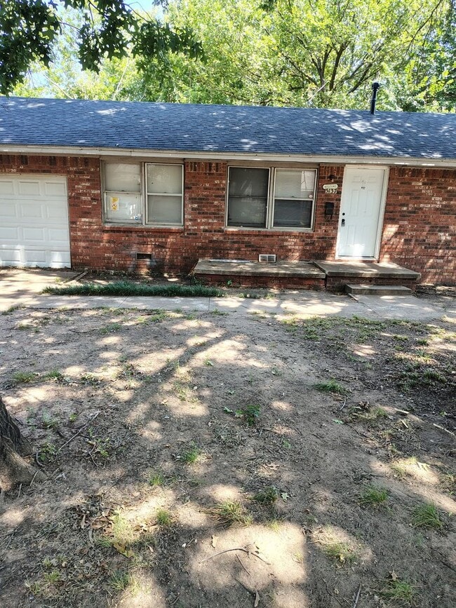 Building Photo - 3 bdrm w/garage