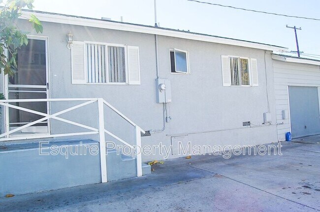 Building Photo - 2044 Chapel Dr