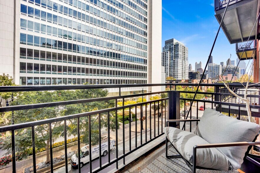 Building Photo - 525 W Superior St