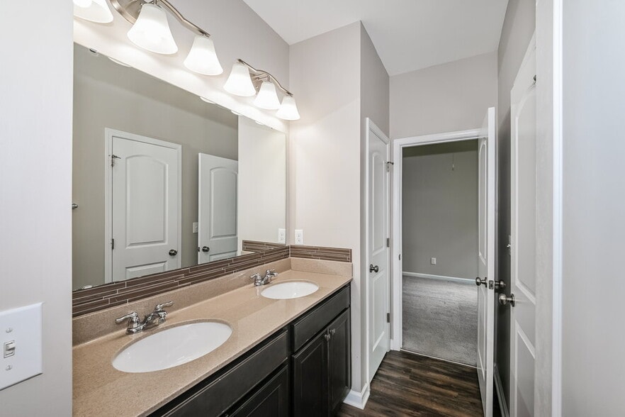 Building Photo - 1326 Aurora Ct
