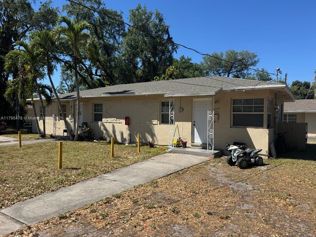 Building Photo - 14940 NE 11th Ct