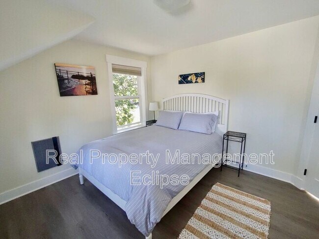 Building Photo - 519 N 97th St