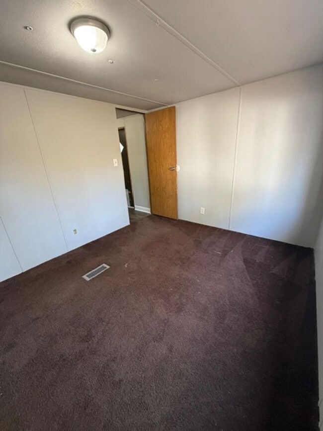 Building Photo - 2 Bed, 2 Bath Rental in Centerville!