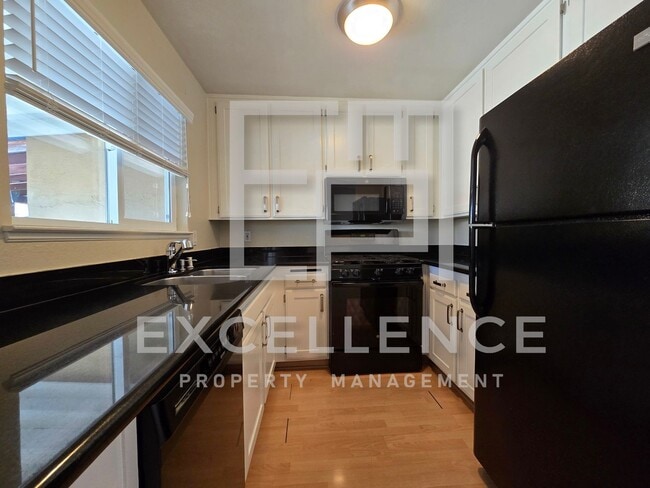 Building Photo - Great 2/1.5 With Parking, Patio, Washer and Dryer, Minutes to Levi Stadium and Much More!