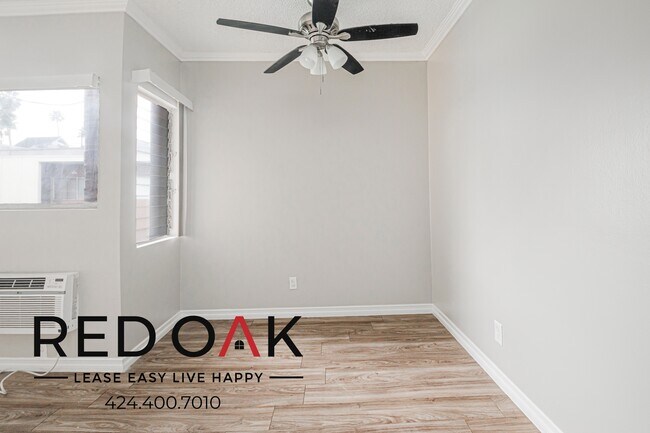 Building Photo - 15405 Vanowen St