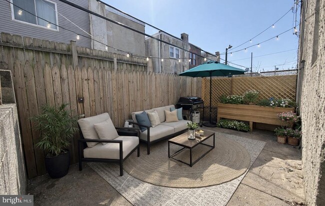 Building Photo - 1327 S Newkirk St