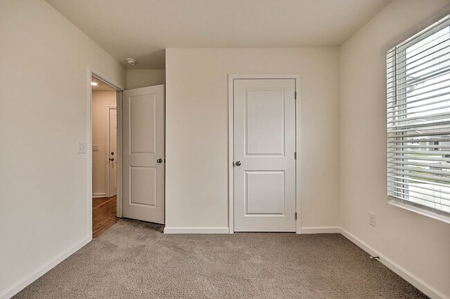 Building Photo - 416 Arrowhead Dr