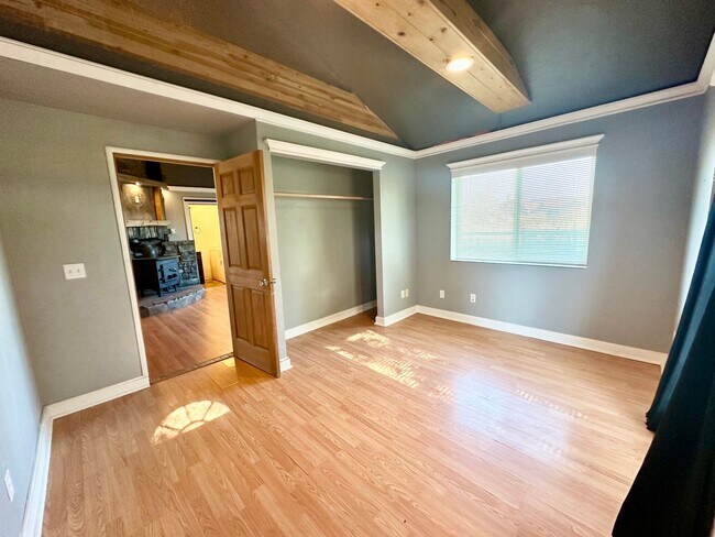 Building Photo - 802 Fields Rd