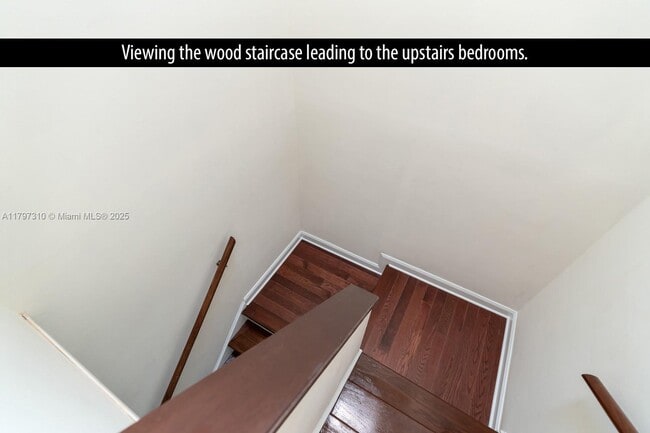 Building Photo - 6493 Via Regina