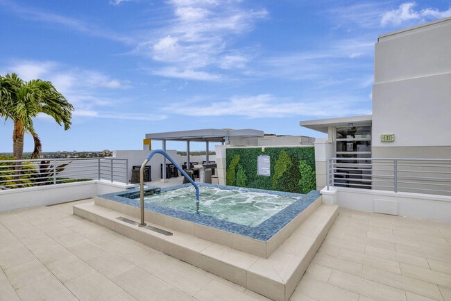 Building Photo - 155 E Boca Raton Rd