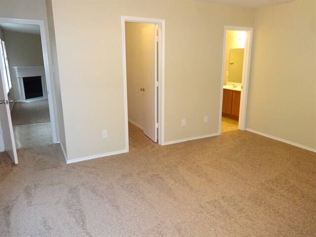 Building Photo - 1120 Boxwood Dr