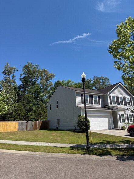 Building Photo - 3071 Conservancy Ln