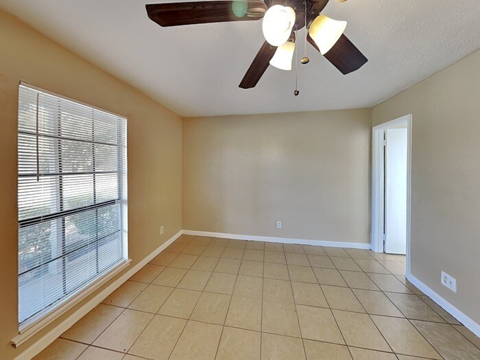 Building Photo - 1386 Southridge Dr