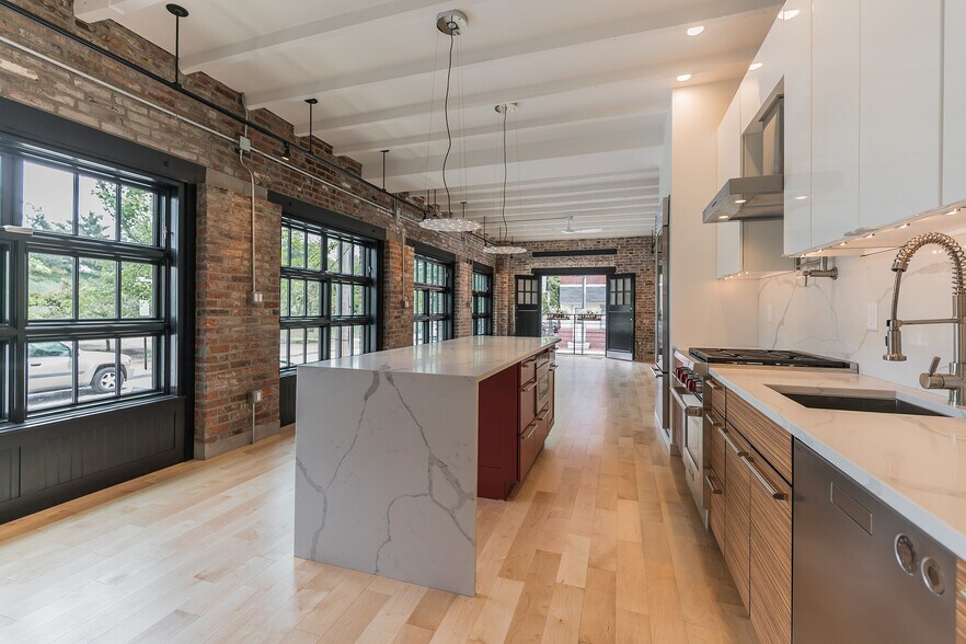 Building Photo - 318 N Lawrence St