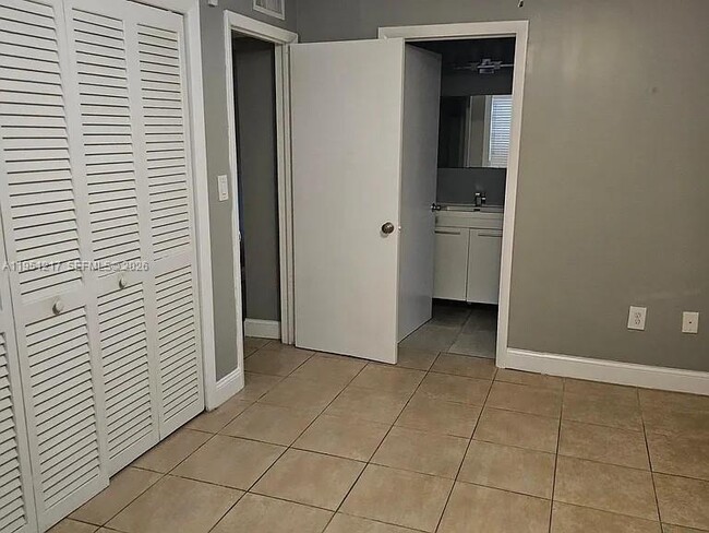 Building Photo - 1100 Salzedo St