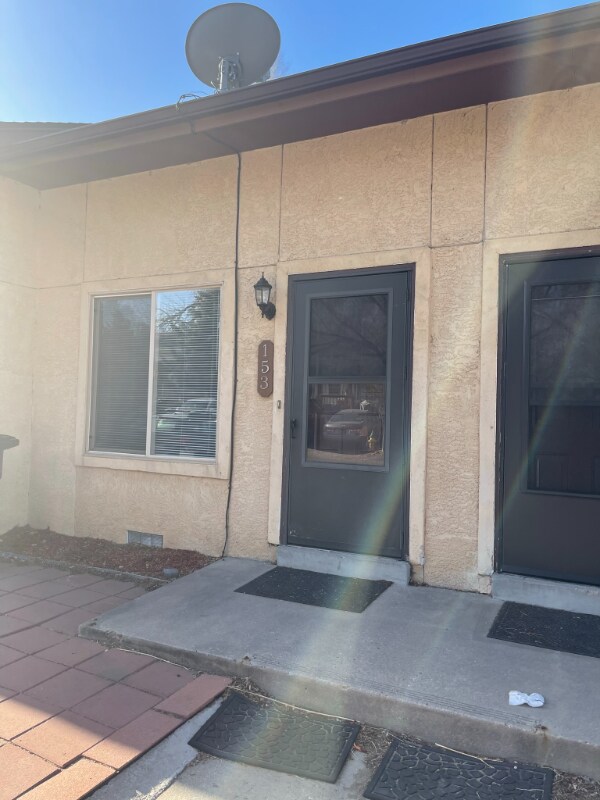 Building Photo - 153 Wellington St