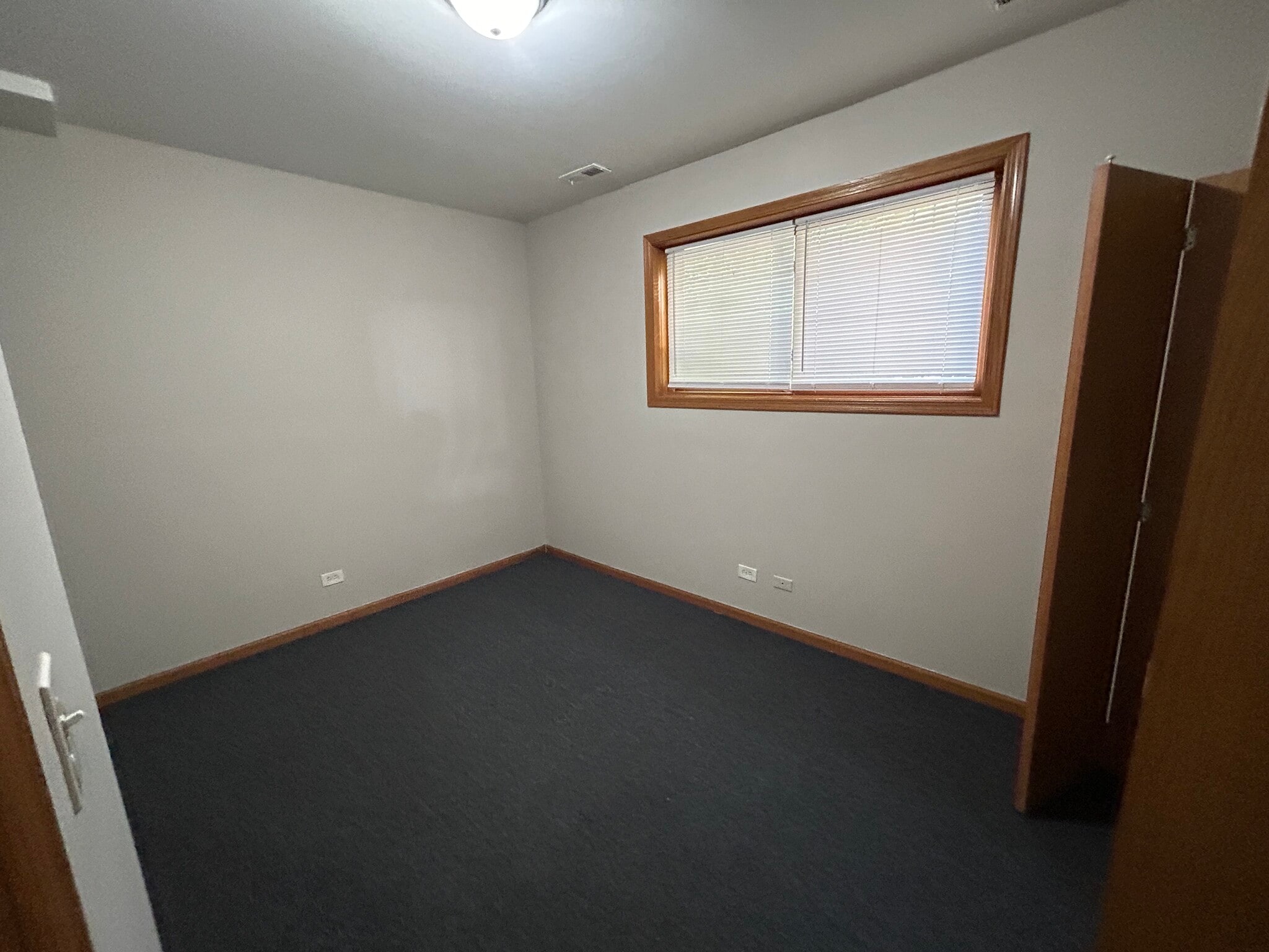 Building Photo - 5642 S Prairie Ave